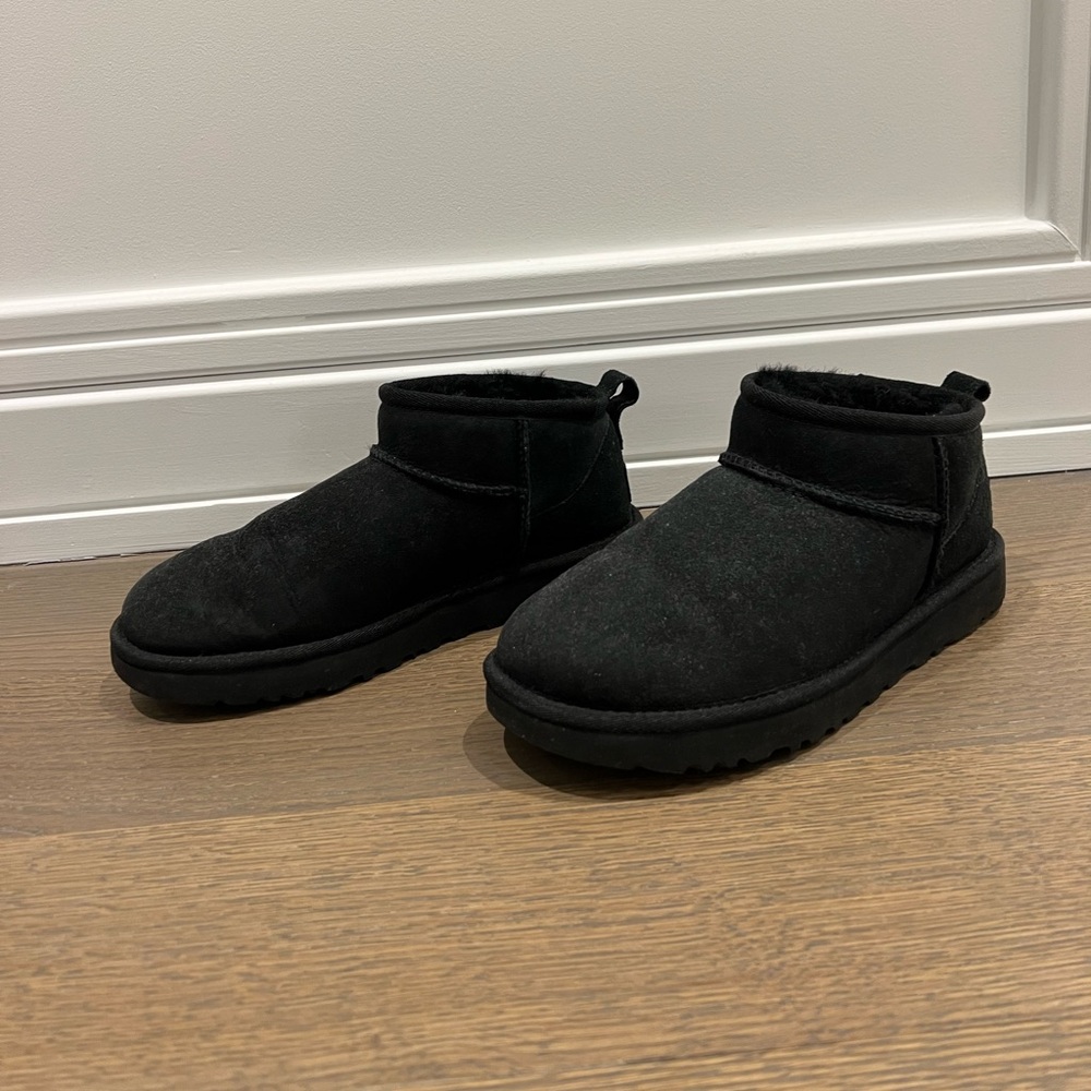 UGG Women’s Classic Ultra Mini | Size 7
